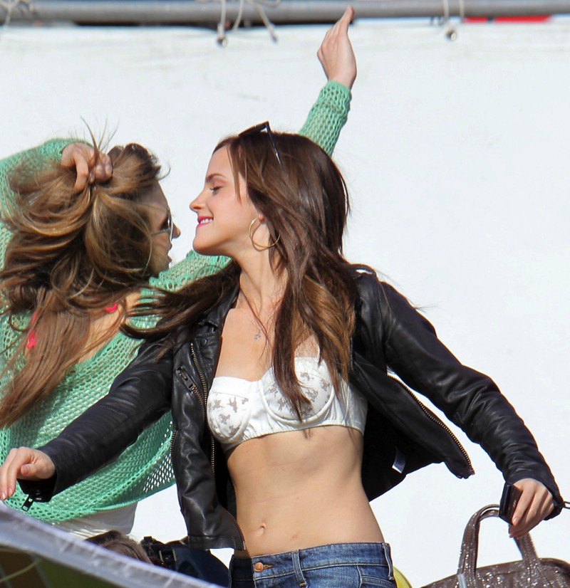 wn4KoBUC Emma Watson Nude New Photo Gallery And Videos 03.jpg